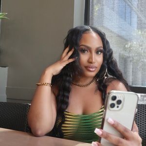 Meet your Posher, Annya